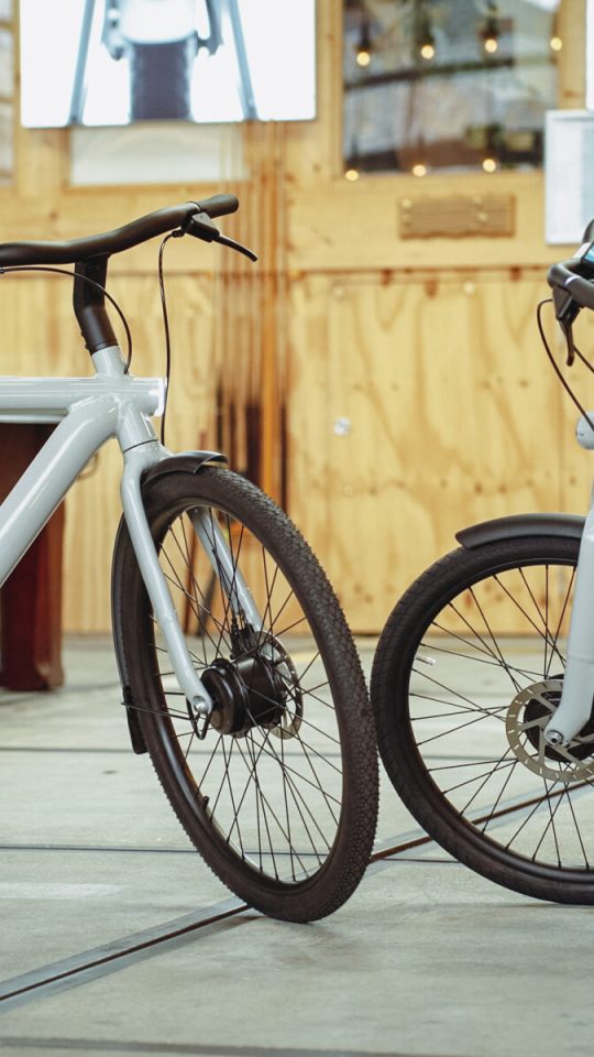 VanMoof S5 et A5 (prototypes) // Source : Louise Audry pour Numerama
