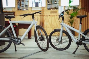 VanMoof S5 et A5 (prototypes) // Source : Louise Audry pour Numerama