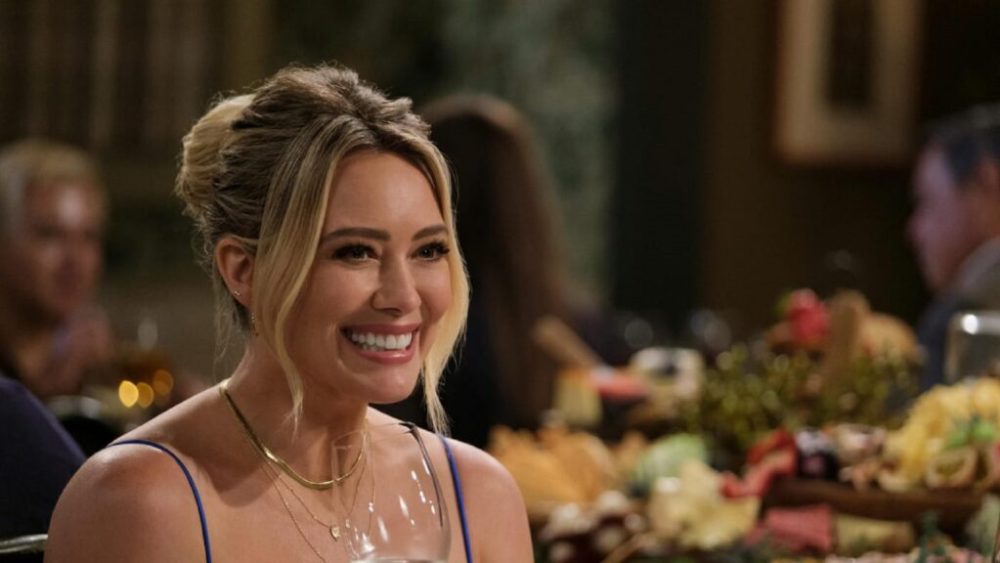 Hilary Duff (Lizzie McGuire) incarne Sophie, l'héroïne de la série // Source : Hulu/Disney+ Hilary Duff (Lizzie McGuire) incarne Sophie, l'héroïne de la série // Source : Hulu/Disney+