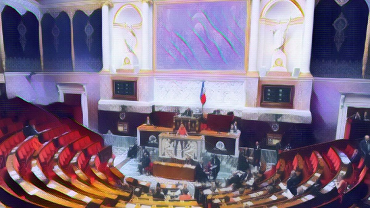 L'hémicycle de l'Assemblée nationale // Source : © M.E.S.R./X.R.Pictures / Montage Numerama L'hémicycle de l'Assemblée nationale // Source : © M.E.S.R./X.R.Pictures / Montage Numerama