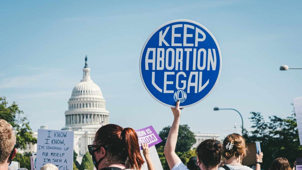 Une manifestation en soutien au droit à l'avortement, à Washington // Source : Gayatri Malhotra / Unsplash Une manifestation en soutien au droit à l'avortement, à Washington // Source : Gayatri Malhotra / Unsplash