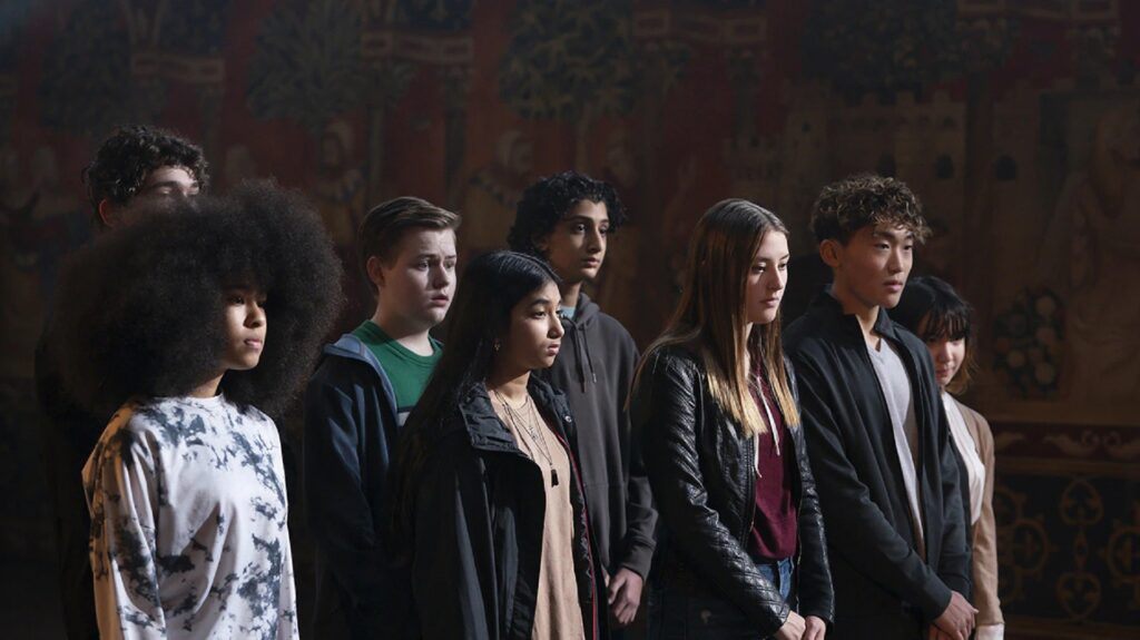 Huit adolescents participent au Tournoi d'Everrealm // Source : Disney+ Huit adolescents participent au Tournoi d'Everrealm // Source : Disney+