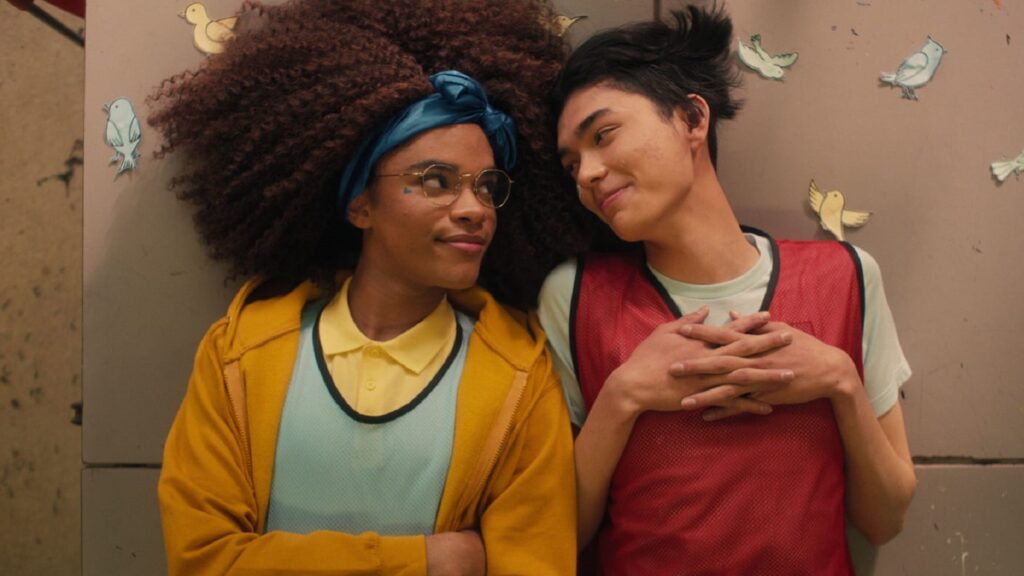 Heartstopper aborde les romances LGBTQIA+ avec beaucoup de bienveillance // Source : Netflix Heartstopper aborde les romances LGBTQIA+ avec beaucoup de bienveillance // Source : Netflix