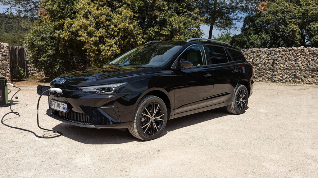MG5 en charge // Source : Raphaelle Baut pour Numerama MG5 en charge // Source : Raphaelle Baut pour Numerama