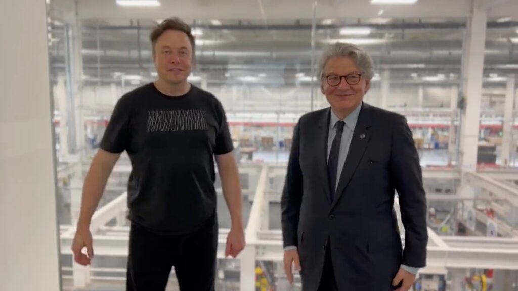 Elon Musk avec Thierry Breton au Texas. // Source : Capture Twitter Elon Musk avec Thierry Breton au Texas. // Source : Capture Twitter