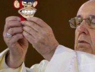 Le Pape avec un NFT de Bored Ape Yacht Club, parce que, pourquoi pas // Source : Numerama