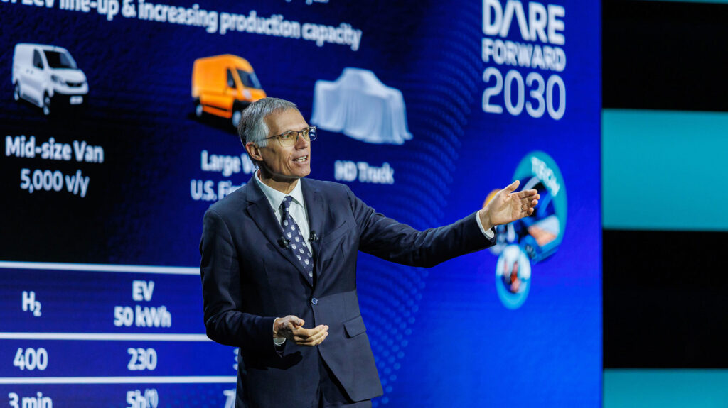 Carlos Tavares - conférence Dare Forward 2030 // Source : Stellantis - stephane sby balmy Carlos Tavares - conférence Dare Forward 2030 // Source : Stellantis - stephane sby balmy
