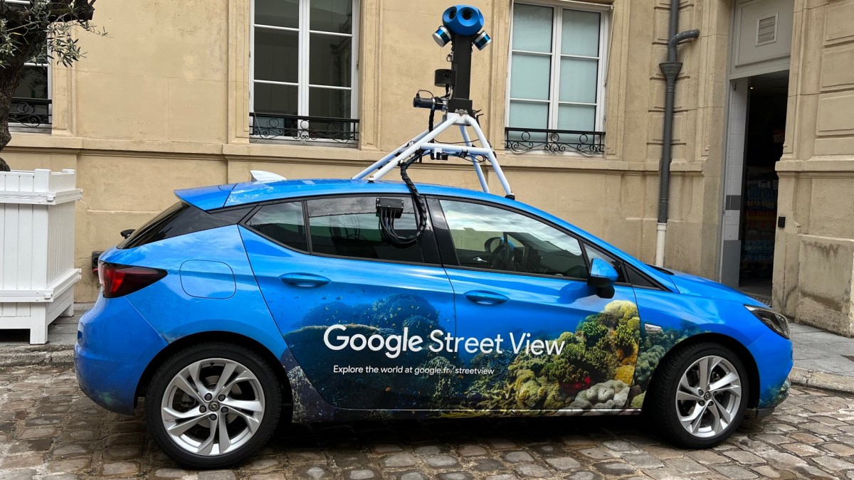 La voiture Google Street View, à Paris. // Source : Numerama La voiture Google Street View, à Paris. // Source : Numerama