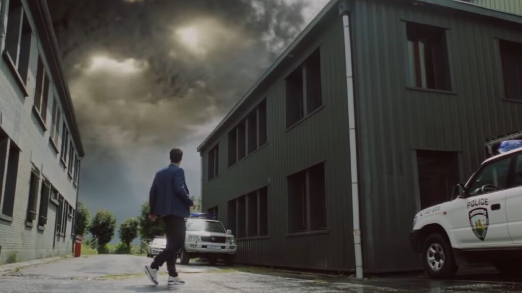 Visitors. // Source : WarnerTV Visitors. // Source : WarnerTV