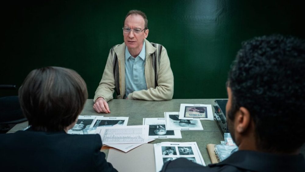 Landscapers met notamment en scène l'excellent David Thewlis (Harry Potter) // Source : Canal+ / Sky UK Ltd / HBO / Sister Pictures Limited