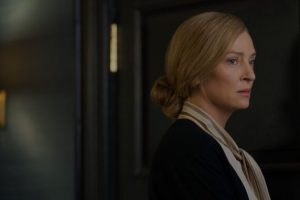 Uma Thurman dans Suspicion // Source : Apple TV+