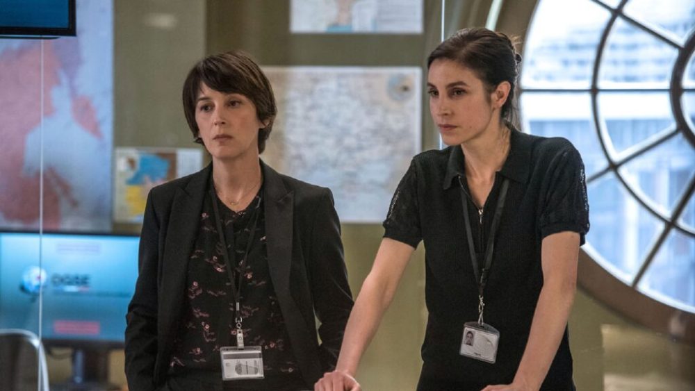 Florence Loiret-Caille et Anne Azoulay dans Le bureau des légendes // Source : Canal+ Florence Loiret-Caille et Anne Azoulay dans Le bureau des légendes // Source : Canal+