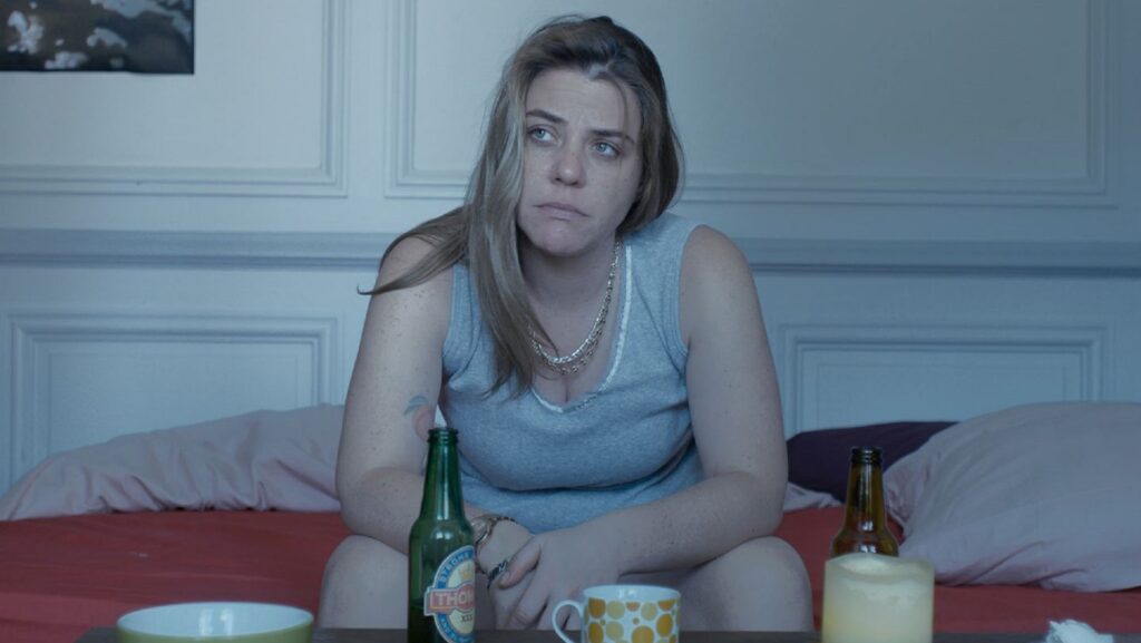 Sophie-Marie Larrouy incarne formidablement le personnage d'Andrée, une actrice porno habituée des tournages // Source : Canal+ Sophie-Marie Larrouy incarne formidablement le personnage d'Andrée, une actrice porno habituée des tournages // Source : Canal+