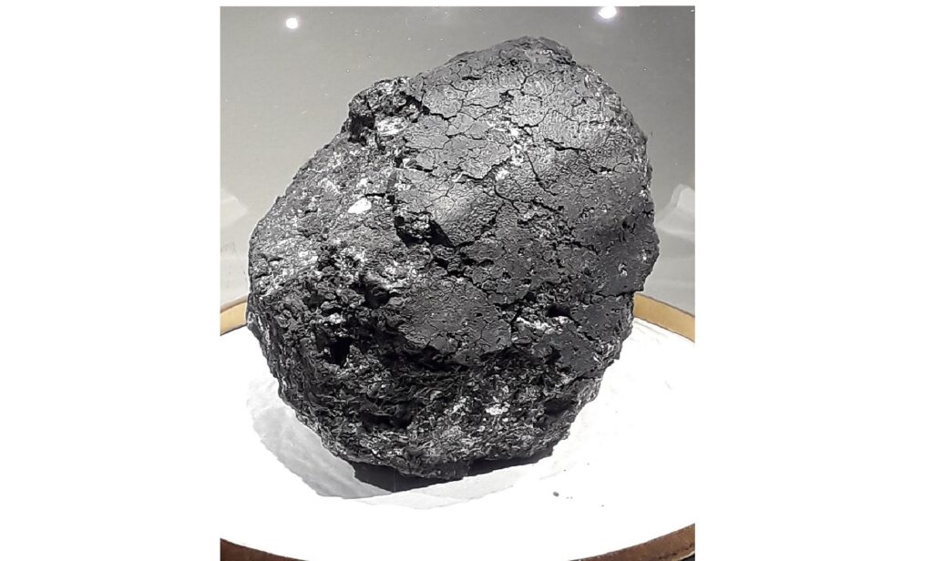 Météorite d'Orgueil, une chondrite CI tombée en France en 1864 Météorite d'Orgueil, une chondrite CI tombée en France en 1864