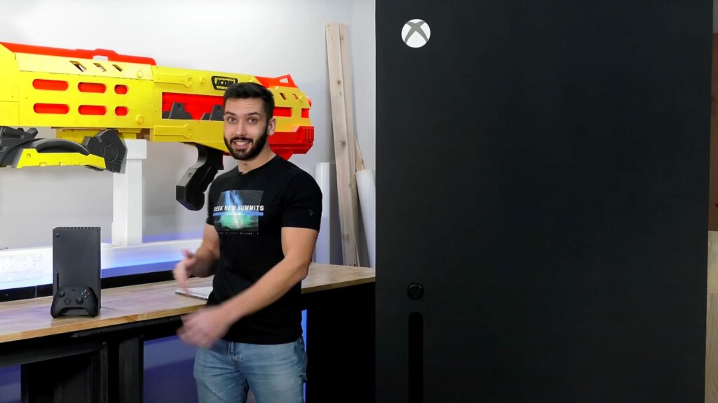 Xbox Series X de la taille d'un frigo // Source : YouTube Michael Pick Xbox Series X de la taille d'un frigo // Source : YouTube Michael Pick
