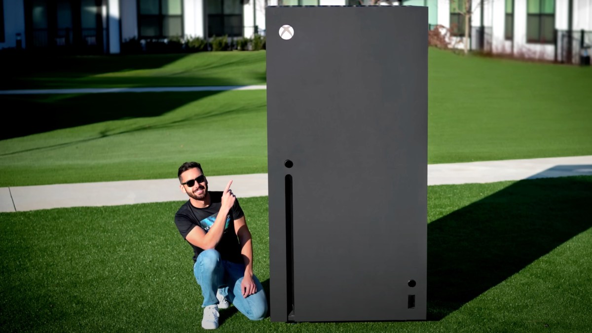 Xbox Series X de la taille d'un frigo // Source : YouTube Michael Pick Xbox Series X de la taille d'un frigo // Source : YouTube Michael Pick