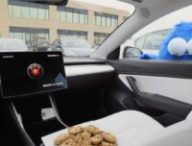 Mode Sentinelle des Tesla avec Cookie Monster // Source : Capture d'écran Tesla Mode Sentinelle des Tesla avec Cookie Monster // Source : Capture d'écran Tesla