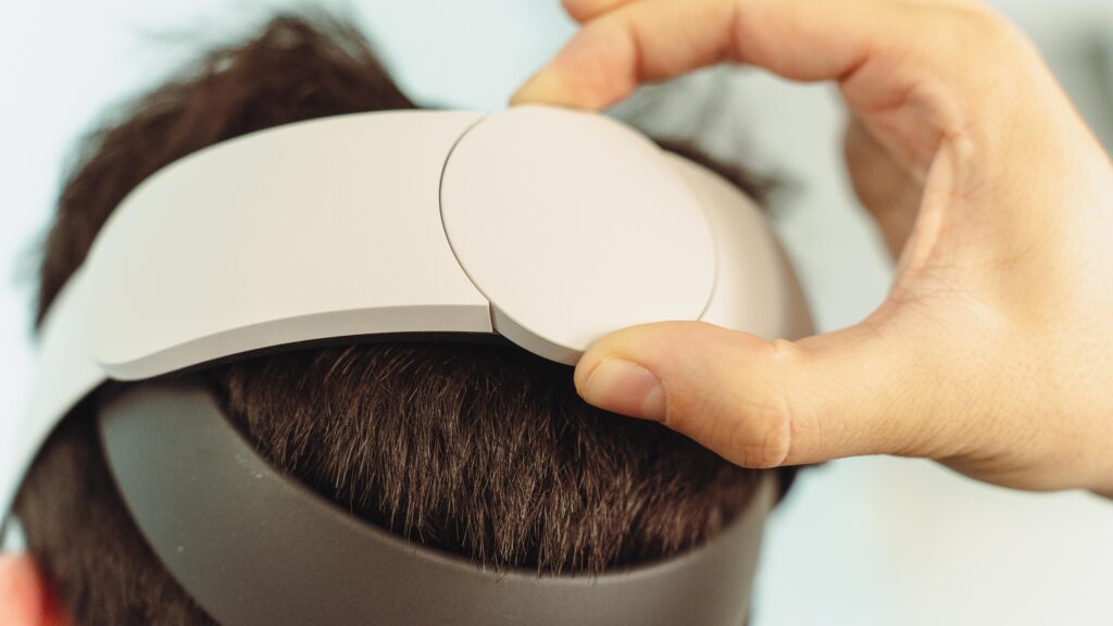 La molette pour ajuster la sangle Elite de l'Oculus Quest 2. // Source : Louise Audry pour Numerama La molette pour ajuster la sangle Elite de l'Oculus Quest 2. // Source : Louise Audry pour Numerama
