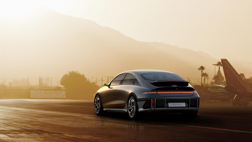 Hyundai IONIQ 6 et son bandeau pixel // Source : Hyundai Hyundai IONIQ 6 et son bandeau pixel // Source : Hyundai
