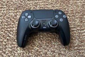 La manette Scuf Reflex pour PS5 // Source : Maxime Claudel pour Numerama