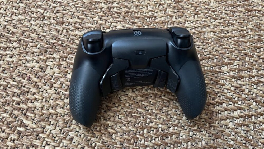 Les ailettes de la manette Scuf Reflex pour PS5 // Source : Maxime Claudel pour Numerama Les ailettes de la manette Scuf Reflex pour PS5 // Source : Maxime Claudel pour Numerama