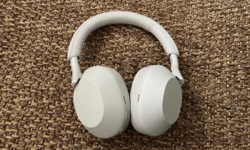 Le casque Sony WH-1000XM5 // Source : Maxime Claudel pour Numerama Le casque Sony WH-1000XM5 // Source : Maxime Claudel pour Numerama