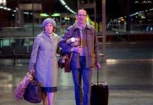 Landscapers met en scène un fabuleux duo : Olivia Colman (The Crown) et David Thewlis (Harry Potter) // Source : Canal+ / Sky UK Ltd / HBO / Sister Pictures Limited Landscapers met en scène un fabuleux duo : Olivia Colman (The Crown) et David Thewlis (Harry Potter) // Source : Canal+ / Sky UK Ltd / HBO / Sister Pictures Limited