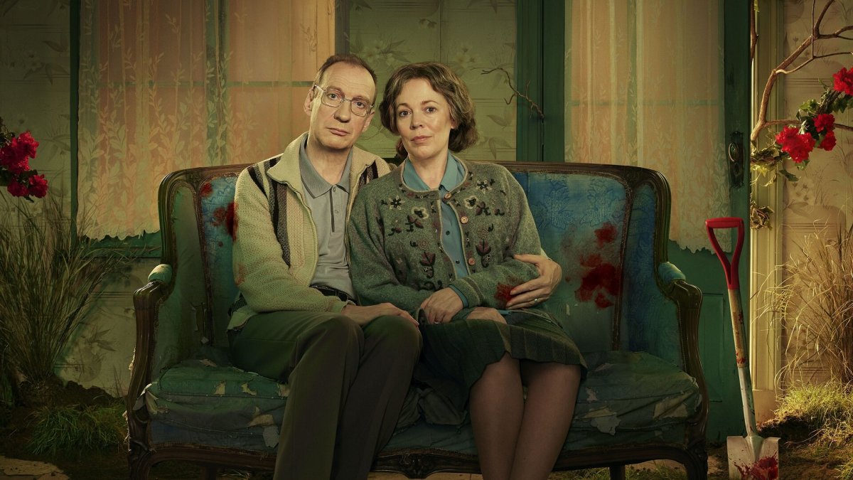 Landscapers met en scène un fabuleux duo : Olivia Colman (The Crown) et David Thewlis (Harry Potter) // Source : Canal+ / Sky UK Ltd / HBO / Sister Pictures Limited Landscapers met en scène un fabuleux duo : Olivia Colman (The Crown) et David Thewlis (Harry Potter) // Source : Canal+ / Sky UK Ltd / HBO / Sister Pictures Limited