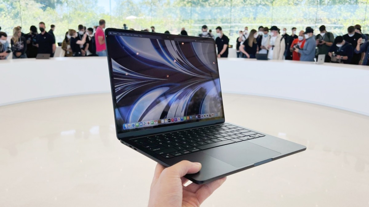 Le MacBook Air M2 était à disposition des journalistes après le keynote. // Source : Numerama Le MacBook Air M2 était à disposition des journalistes après le keynote. // Source : Numerama
