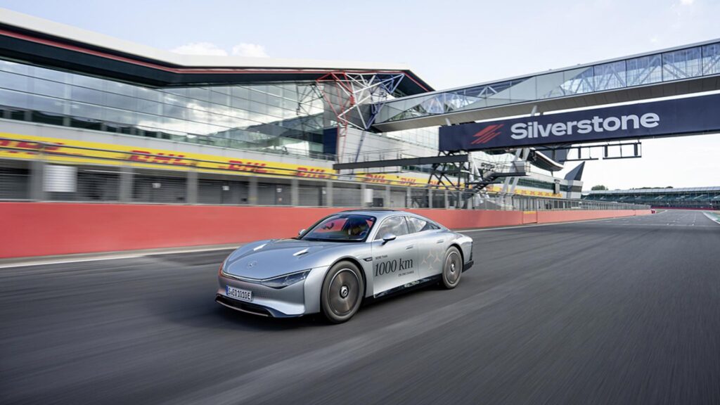 Mercedes Vision EQXX sur le circuit de Silverstone // Source : Mercedes Mercedes Vision EQXX sur le circuit de Silverstone // Source : Mercedes