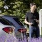 recharger sa voiture sur une borne publique // Source : Mercedes recharger sa voiture sur une borne publique // Source : Mercedes