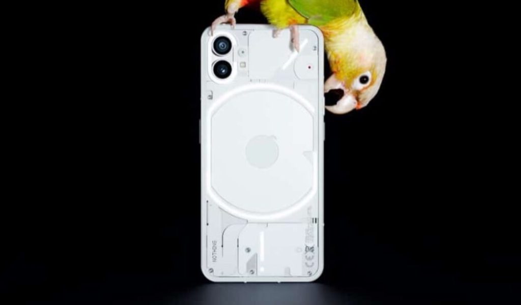 Le dos transparent du Nothing Phone (1). // Source : Nothing Le dos transparent du Nothing Phone (1). // Source : Nothing