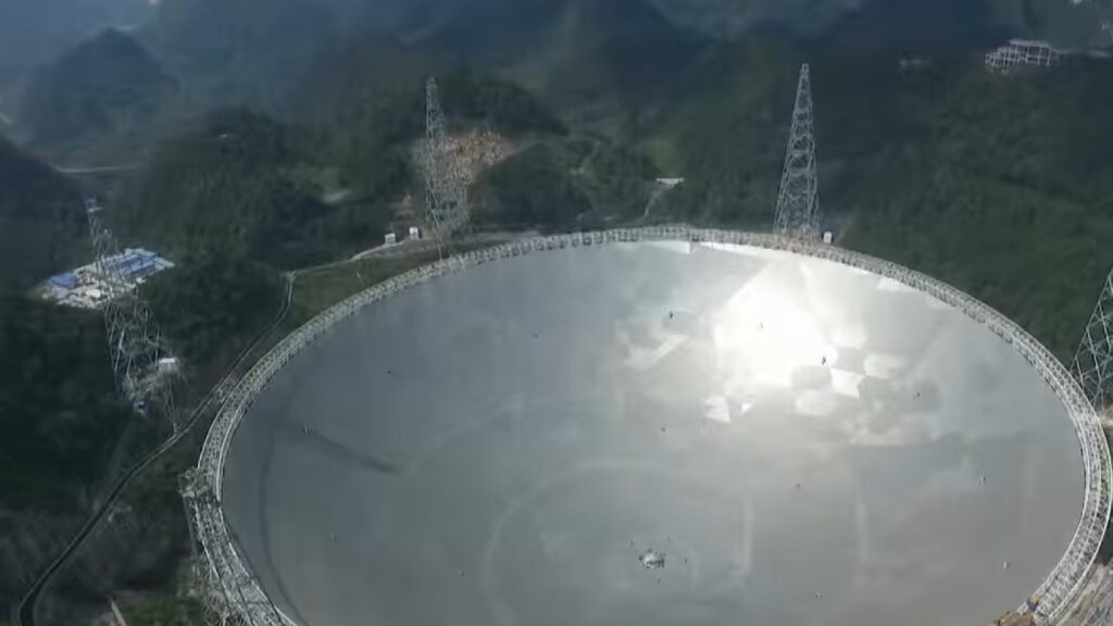 Télescope FAST. // Source : Absolute Cosmos / Wikimédias Télescope FAST. // Source : Absolute Cosmos / Wikimédias
