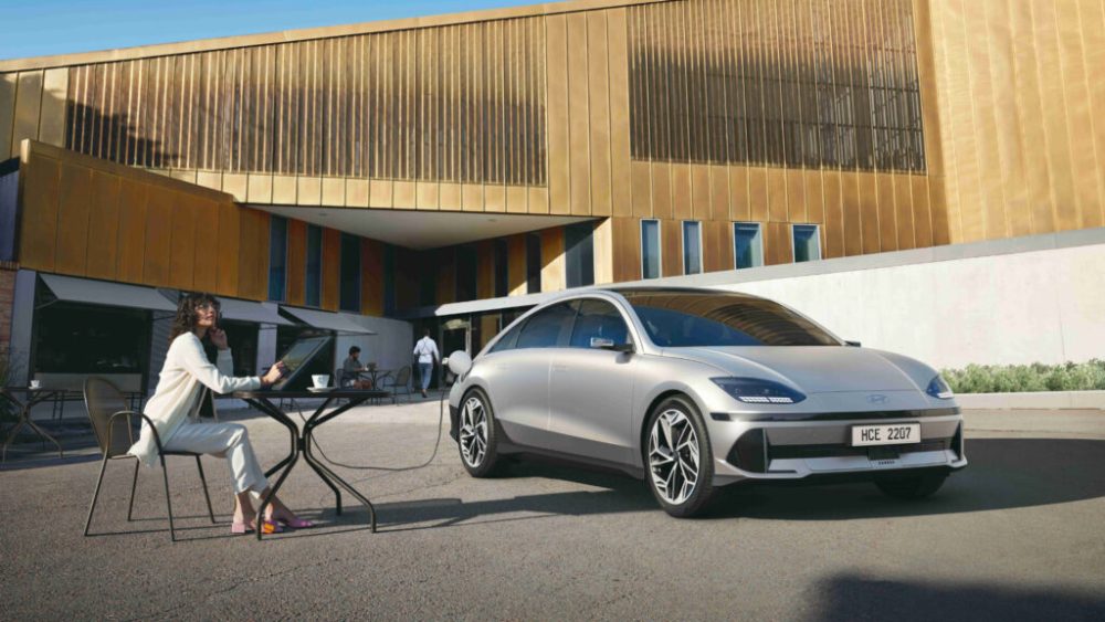 Télétravailler depuis un parking, un rêve en Hyundai Ioniq 6 // Source : Hyundai Télétravailler depuis un parking, un rêve en Hyundai Ioniq 6 // Source : Hyundai
