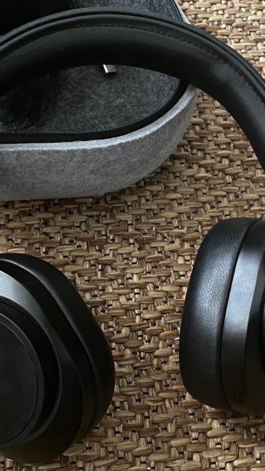 Le casque Master & Dynamic MW75 // Source : Maxime Claudel pour Numerama Le casque Master & Dynamic MW75 // Source : Maxime Claudel pour Numerama