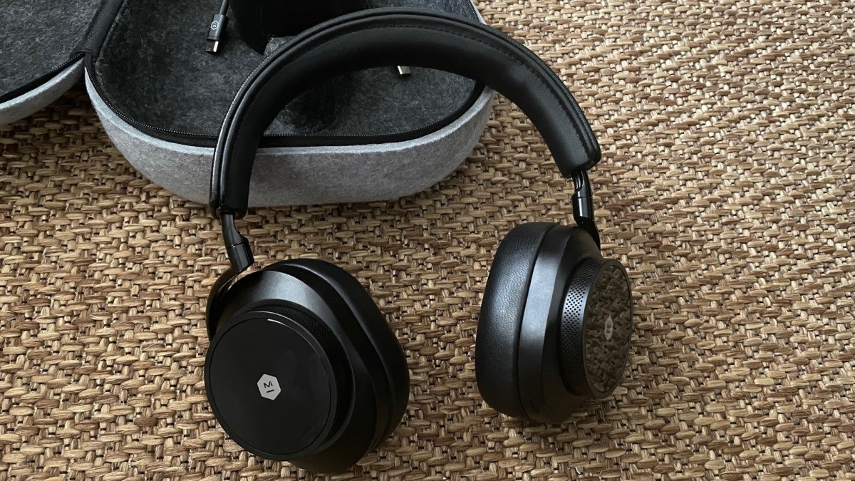 Le casque Master & Dynamic MW75 // Source : Maxime Claudel pour Numerama Le casque Master & Dynamic MW75 // Source : Maxime Claudel pour Numerama