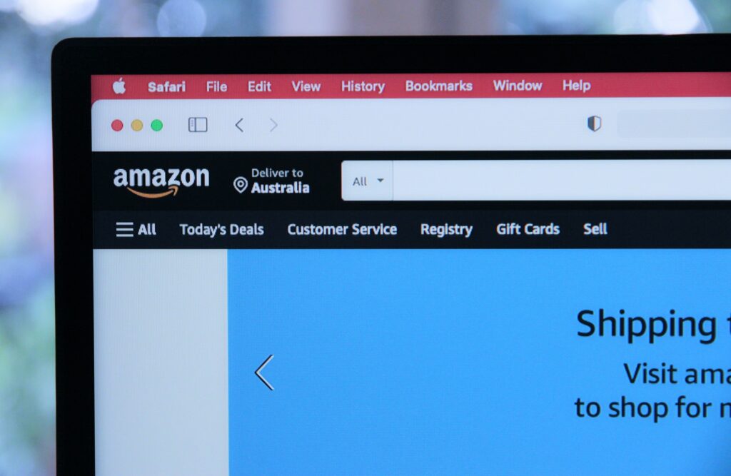 Amazon sévit contre les auteurs de faux avis // Source : Marques Thomas / Unsplash Amazon sévit contre les auteurs de faux avis // Source : Marques Thomas / Unsplash