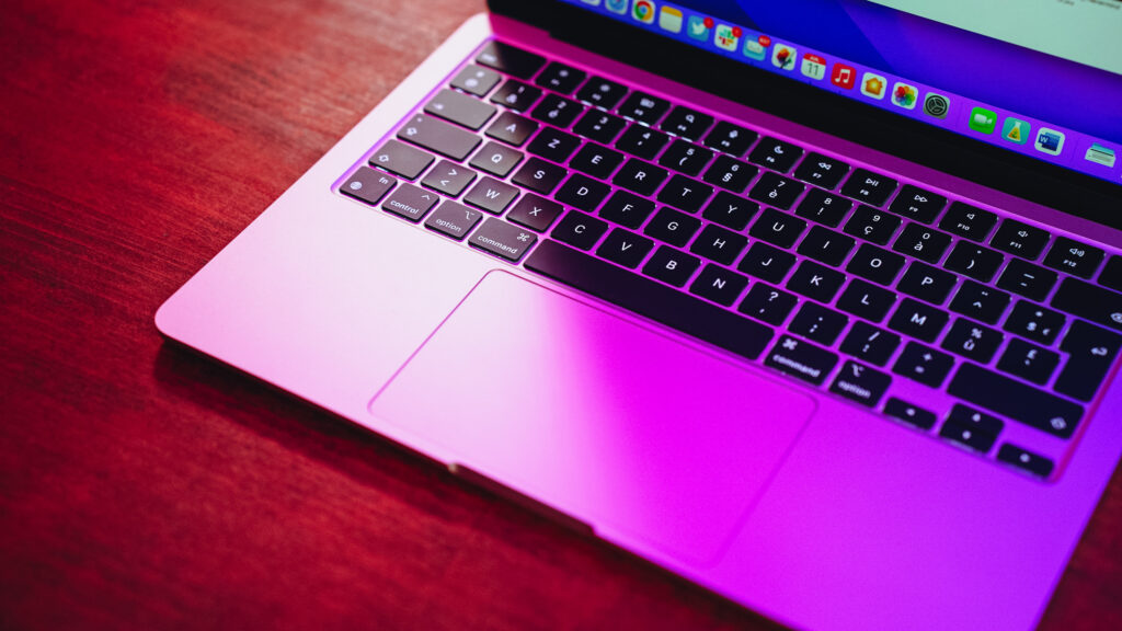 MacBook Air M2 // Source : Louise Audry pour Numerama MacBook Air M2 // Source : Louise Audry pour Numerama
