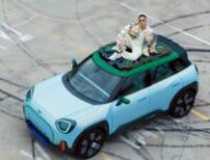 La galerie de toit du Concept Aceman pour poser en photo // Source : Mini
