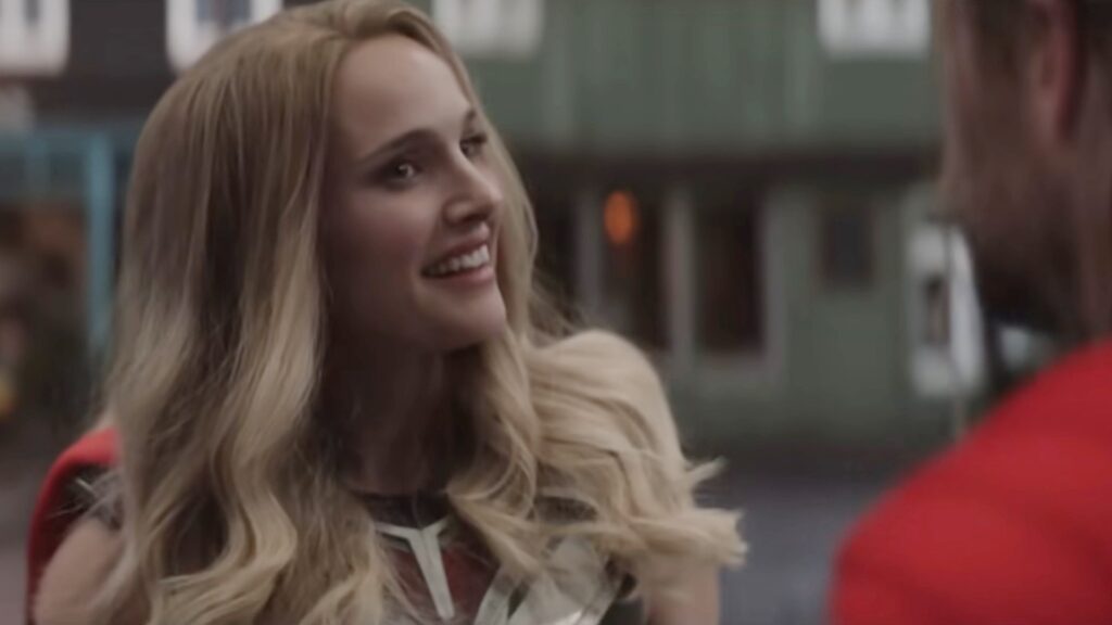Natalie Portman en Jane Foster et Mighty Thor // Source : Marvel