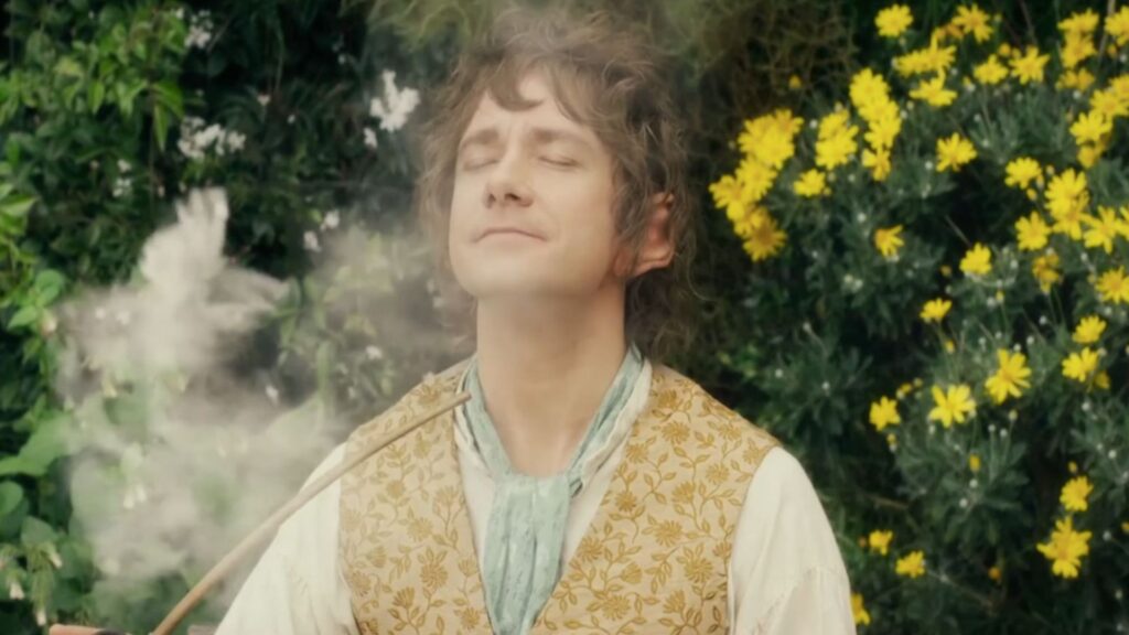 Les hobbits sont des êtres calmes et paisibles // Source : Le Hobbit : Un voyage inattendu Les hobbits sont des êtres calmes et paisibles // Source : Le Hobbit : Un voyage inattendu