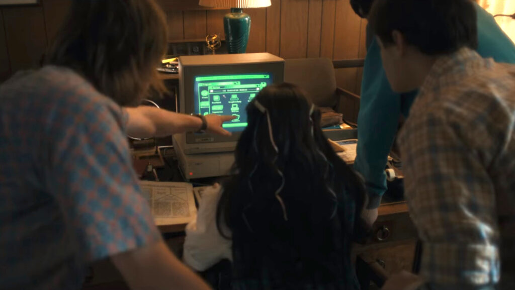 Les ados de Stranger Things sur un ordinateur de dernière génération ! // Source : Netflix Les ados de Stranger Things sur un ordinateur de dernière génération ! // Source : Netflix