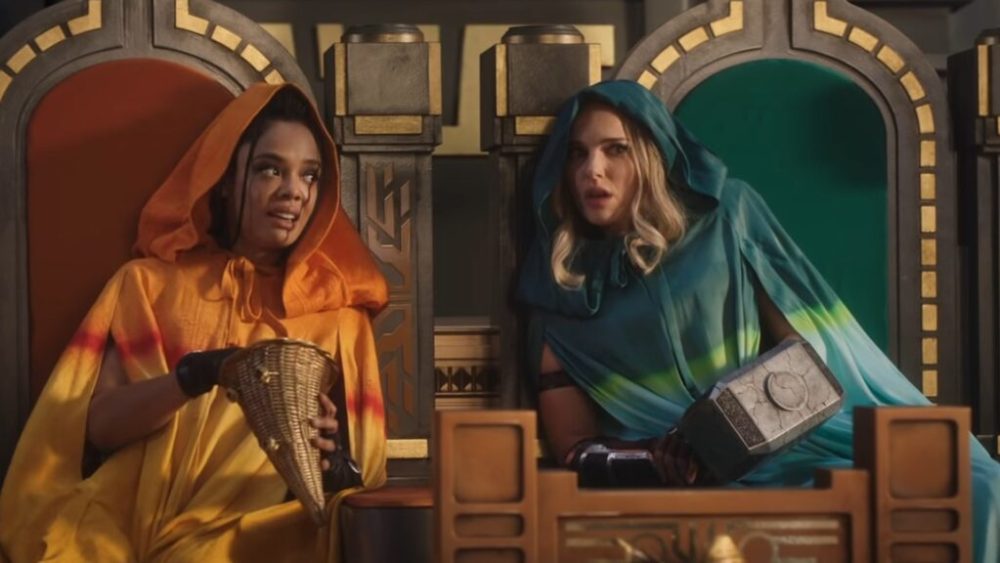 Tessa Thompson (Valkyrie) et Natalie Portman (Mighty Thor / Jane Foster), dans Thor 4. // Source : Marvel Tessa Thompson (Valkyrie) et Natalie Portman (Mighty Thor / Jane Foster), dans Thor 4. // Source : Marvel