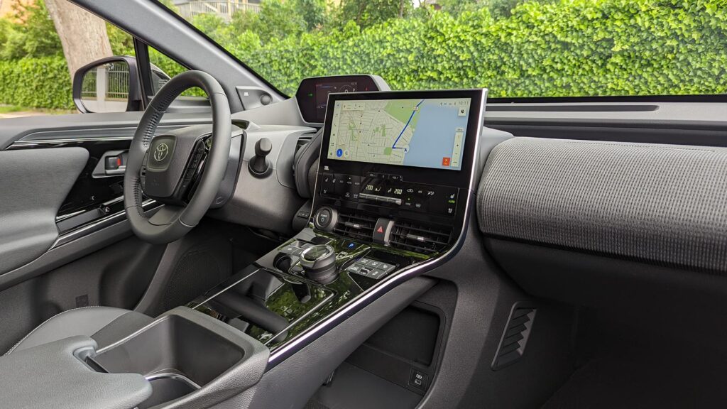 Intérieur du bZ4X de Toyota // Source : Raphaelle Baut pour Numerama Intérieur du bZ4X de Toyota // Source : Raphaelle Baut pour Numerama