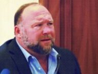 Alex Jones lors de son procès // Source : Law&Crime Network / YouTube