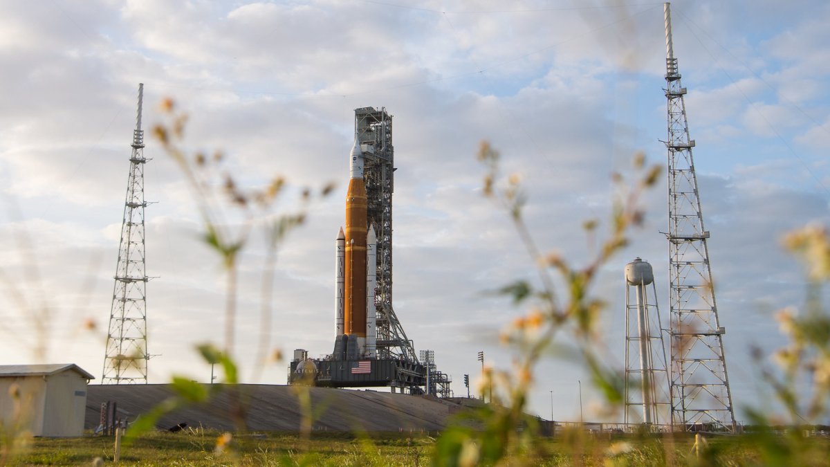 La fusée SLS, d'Artémis I. // Source : Flickr/CC/NASA/Aubrey Gemignani (photo recadrée) La fusée SLS, d'Artémis I. // Source : Flickr/CC/NASA/Aubrey Gemignani (photo recadrée)