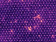 Des atomes dans du liquide. // Source : Université de Manchester Des atomes dans du liquide. // Source : Université de Manchester