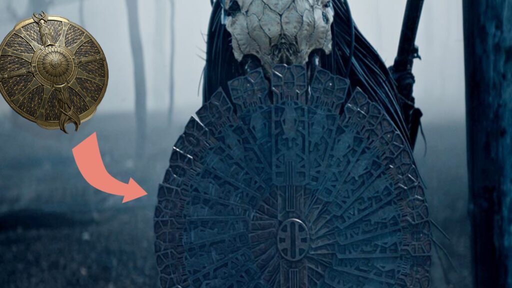À gauche, le boucler de God of War, qui a servi de source d'inspiration au nouveau bouclier du Predator dans Prey. À gauche, le boucler de God of War, qui a servi de source d'inspiration au nouveau bouclier du Predator dans Prey.