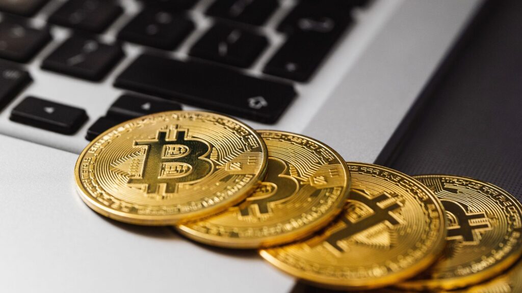 Il y a eu moins d'arnaque crypto en 2022, parce que les prix ont baissé // Source : Canva Il y a eu moins d'arnaque crypto en 2022, parce que les prix ont baissé // Source : Canva