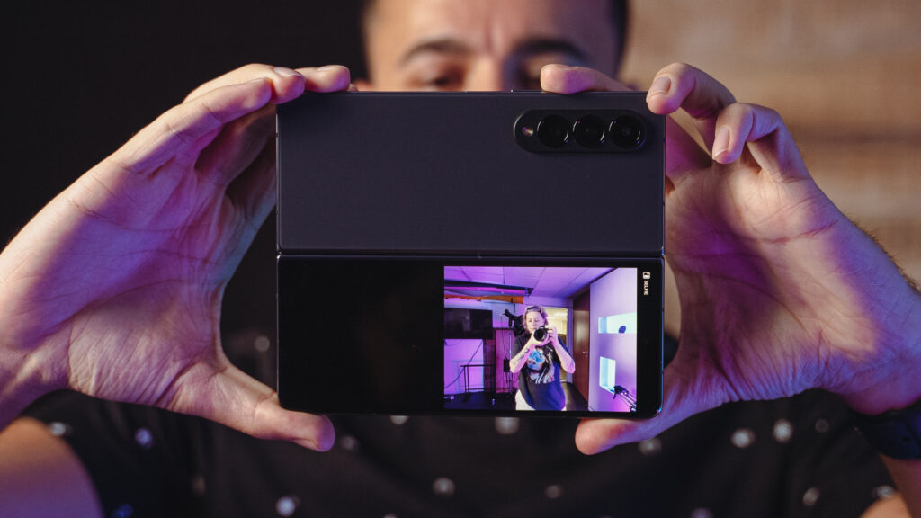 Samsung Galaxy Fold 4 // Source : Louise Audry pour Numerama Samsung Galaxy Fold 4 // Source : Louise Audry pour Numerama